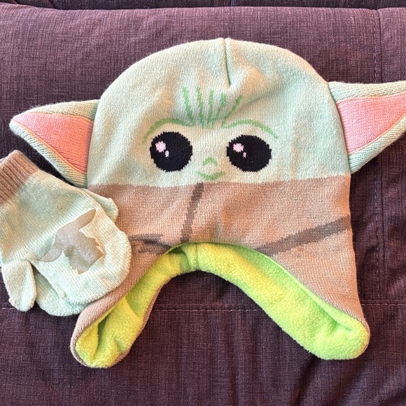 Other - Baby Yoda/Grogu Kids Hat & Mittens Set - Never Worn - One Size Fits Most
